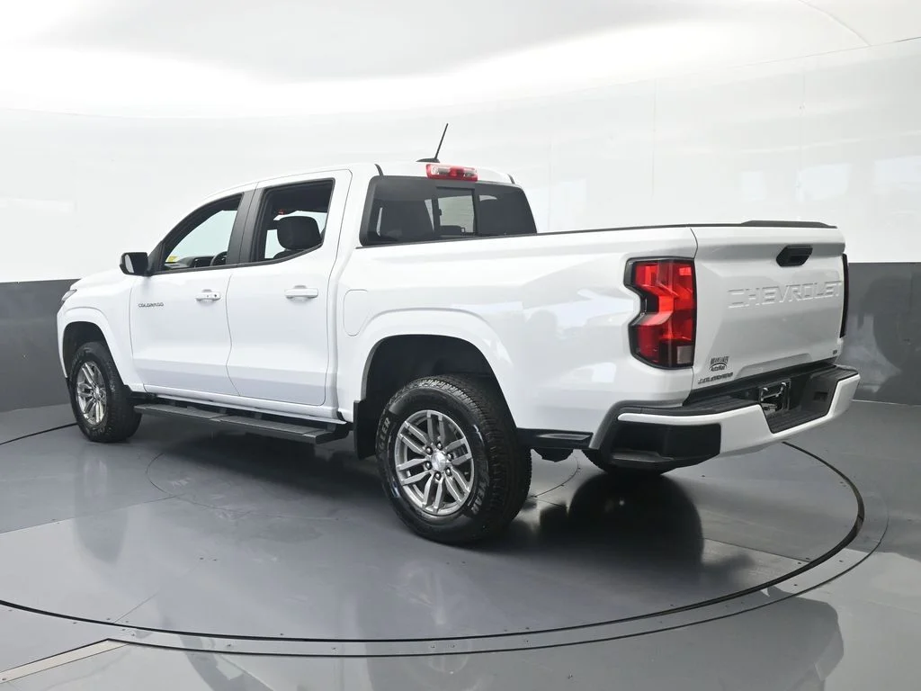 Used 2023 Summit White Chevrolet LT image 4