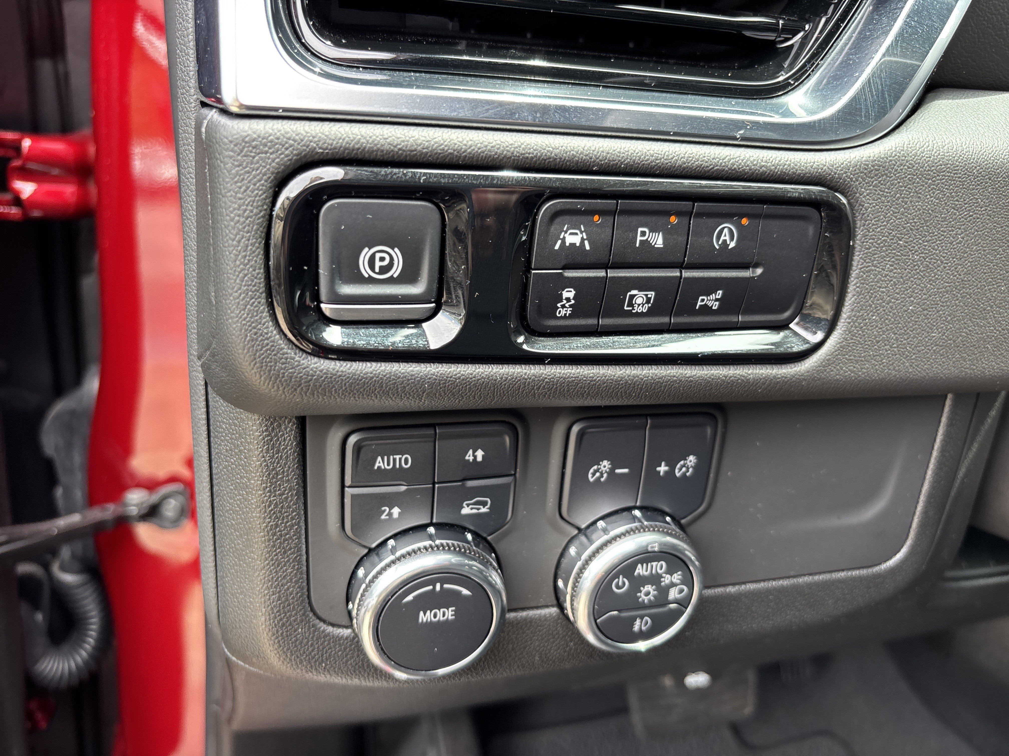 Used 2025 Volcanic Red Tintcoat GMC Denali 4WD image 28