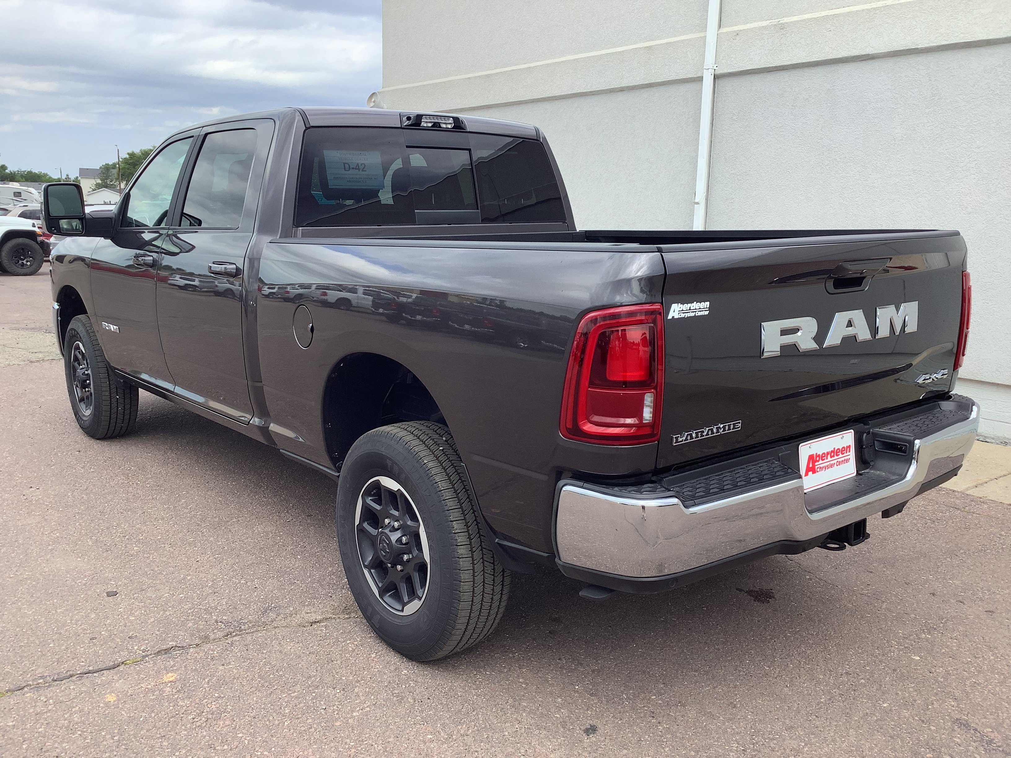New 2026 Granite Crystal Metallic Clear-Coat Exterior Paint RAM Laramie image 7