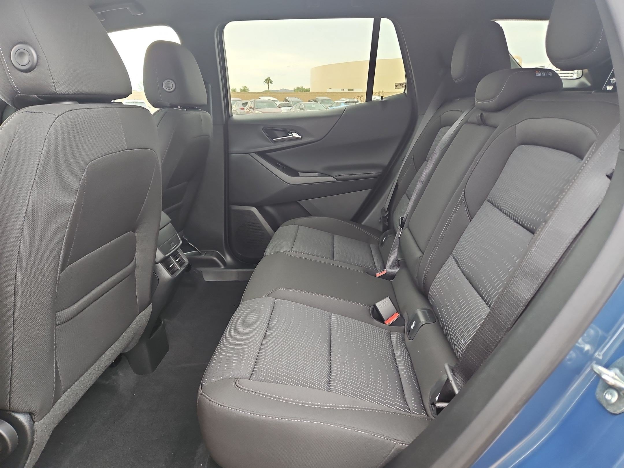 2027 Chevrolet Equinox LT - Photo 7