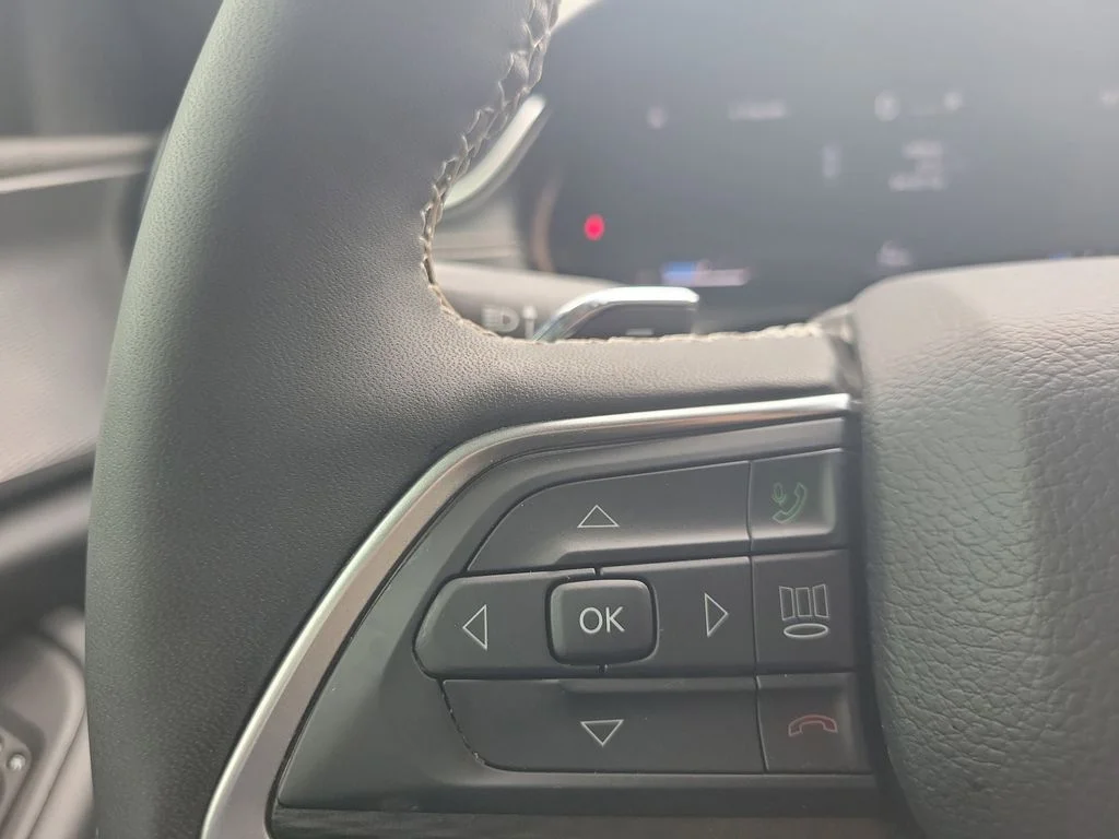 Used 2025 White Jeep Laredo image 17