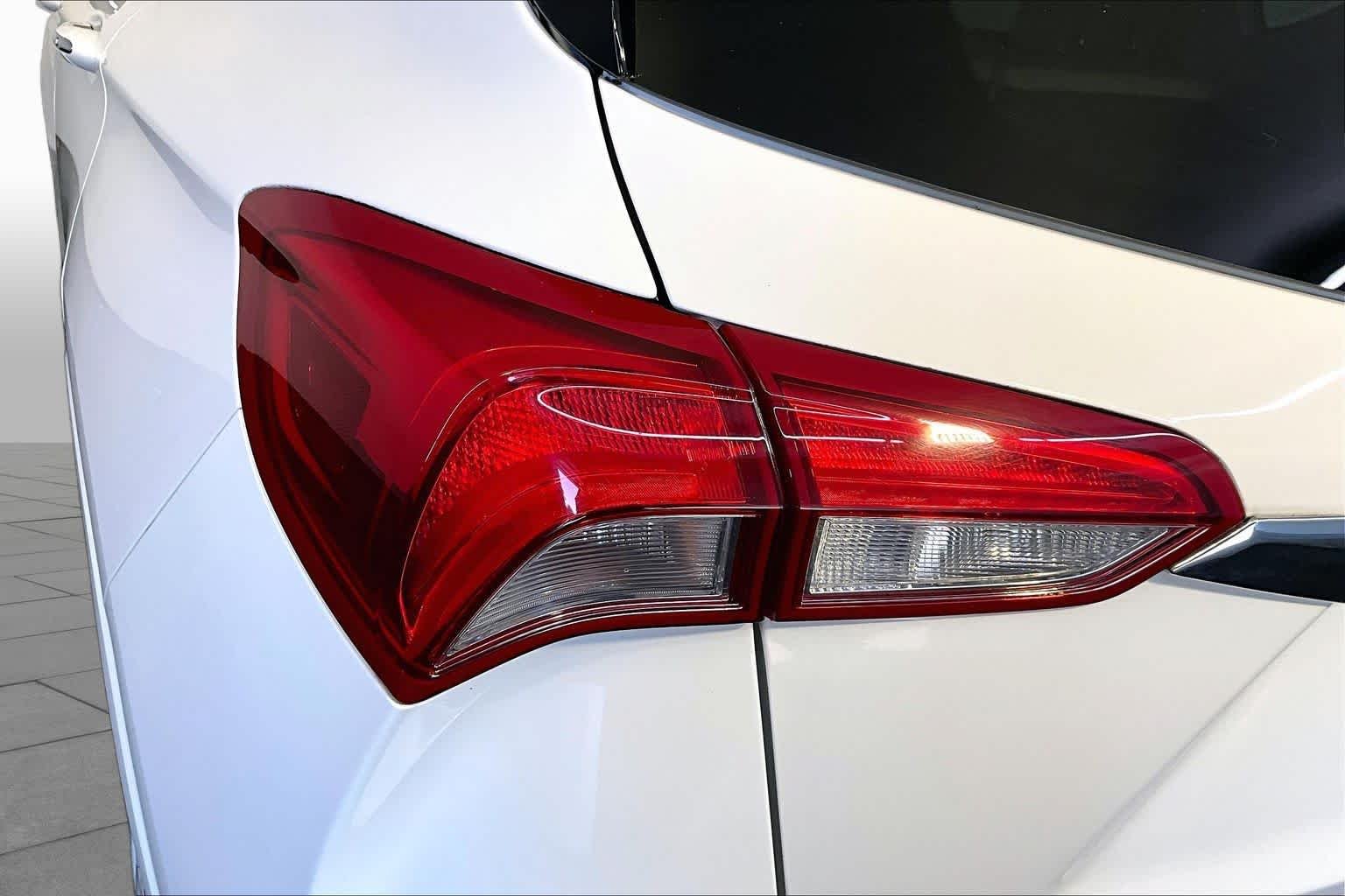 Used 2019 Summit White Buick Premium II image 28