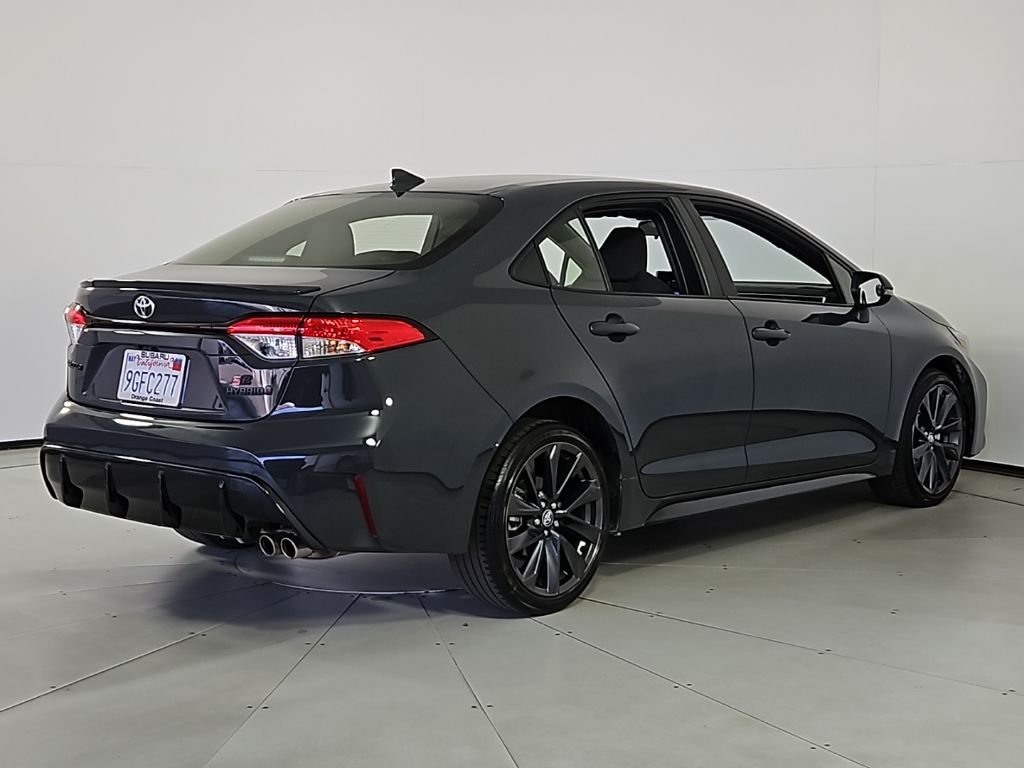 Used 2023  Toyota SE image 7