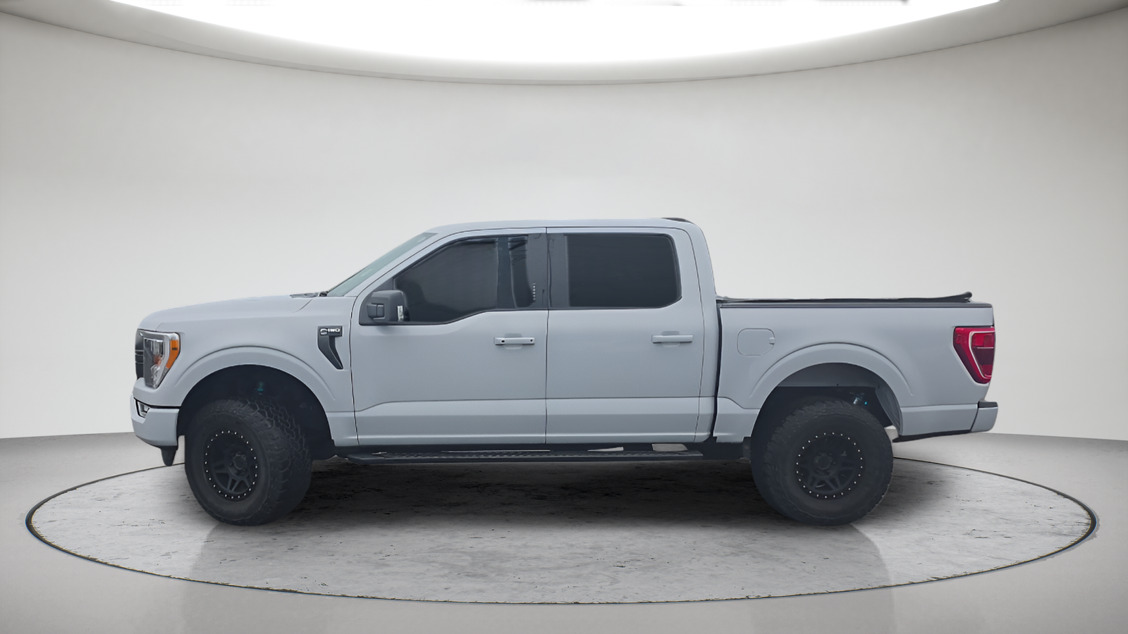 Used 2021 Space White Metallic Ford XLT image 11