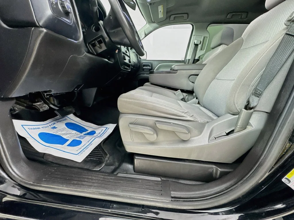 Used 2018 Black Chevrolet Custom image 23