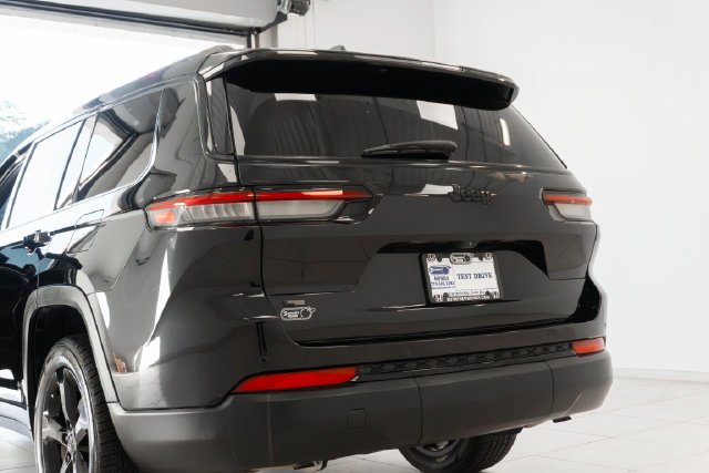 Used 2021 Black Jeep Altitude image 31