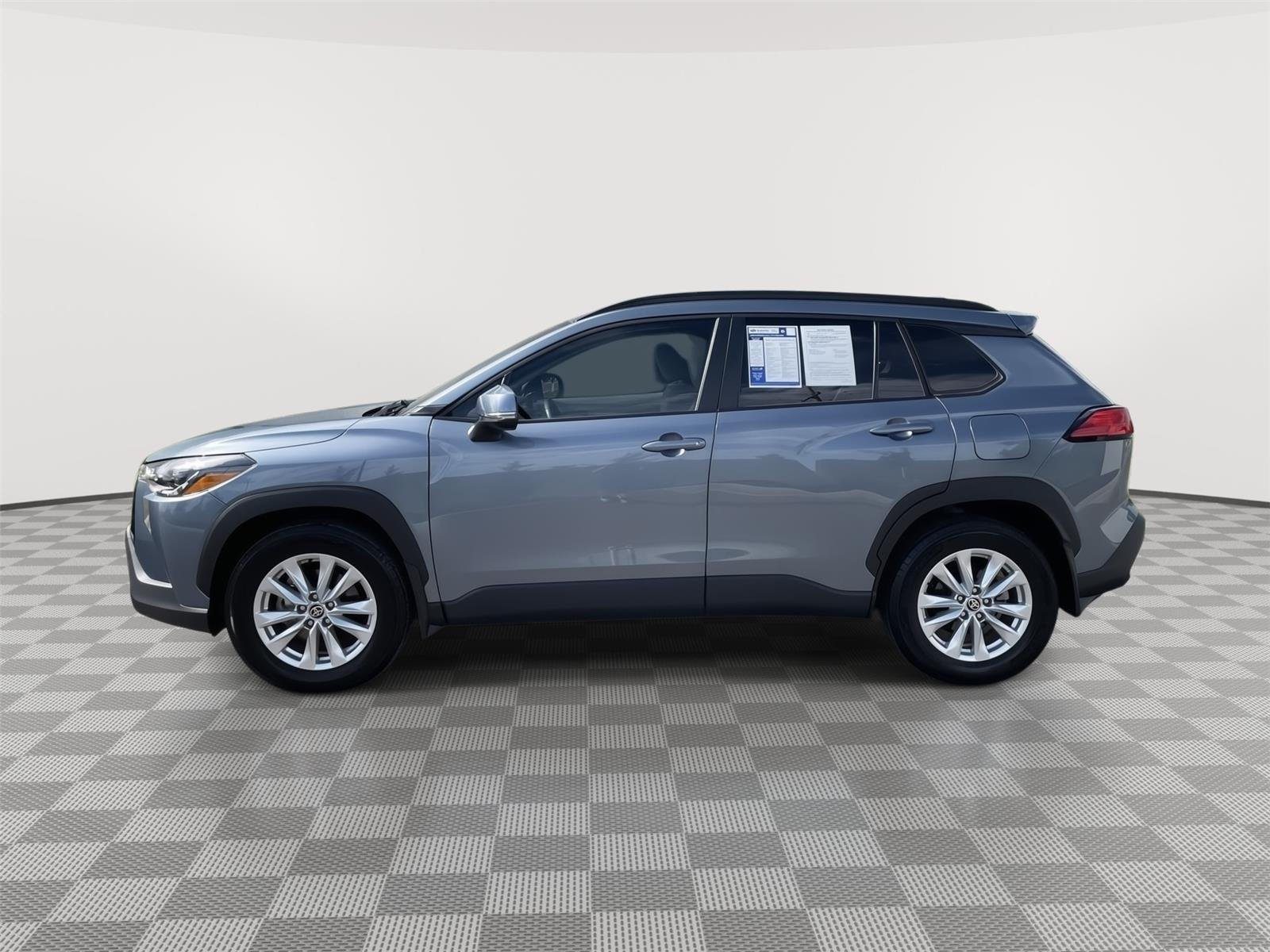 Used 2022 Celestite Toyota LE image 29