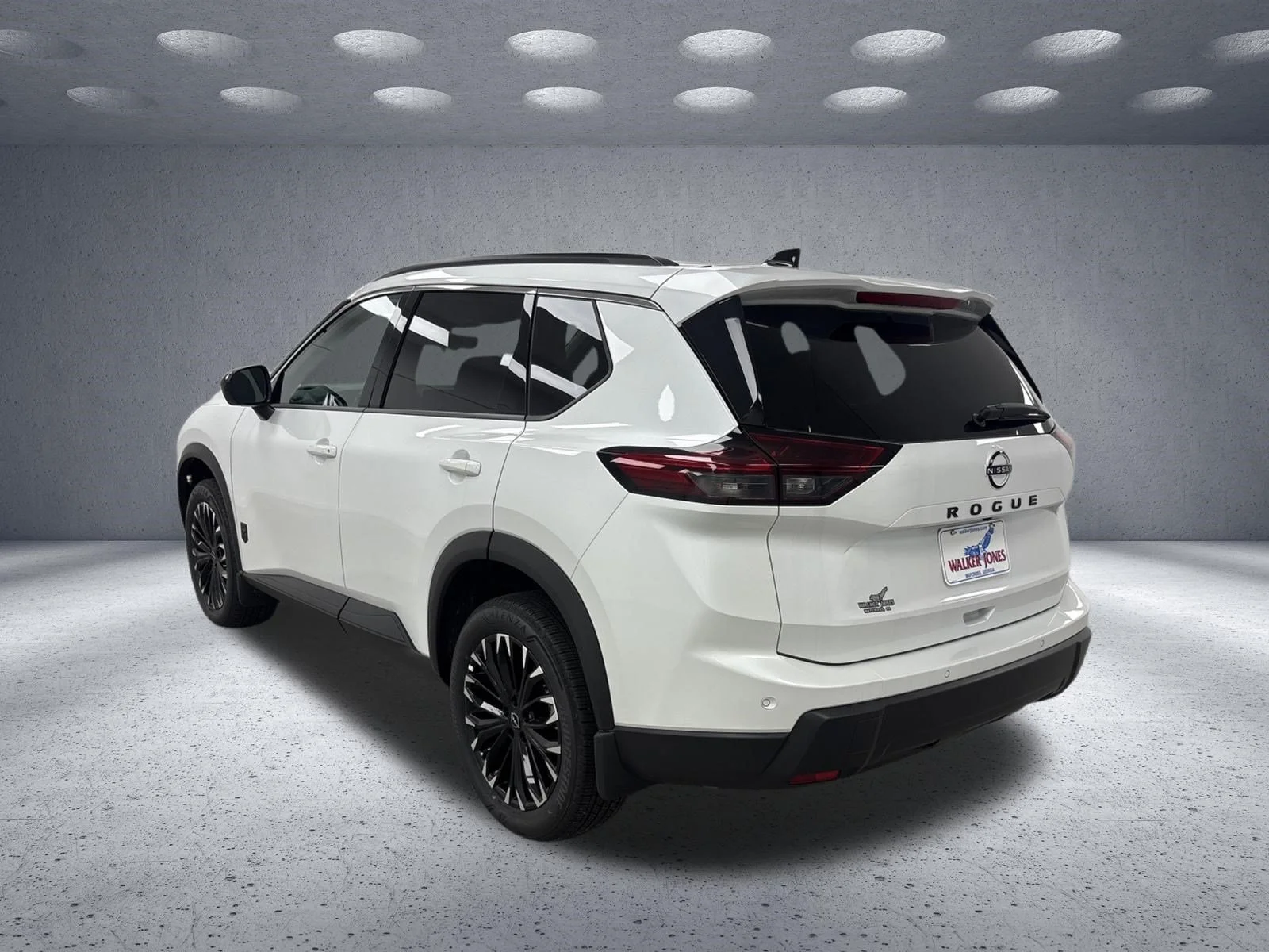 New 2026 Everest White Pearl TriCoat Nissan Dark Armor™ image 3