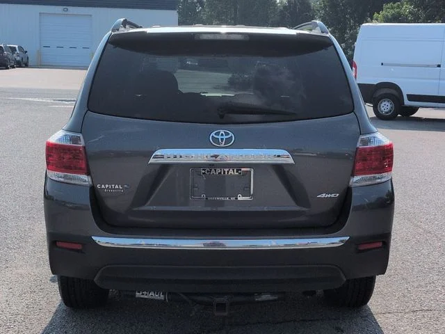 Used 2013 Gray Toyota SE image 4