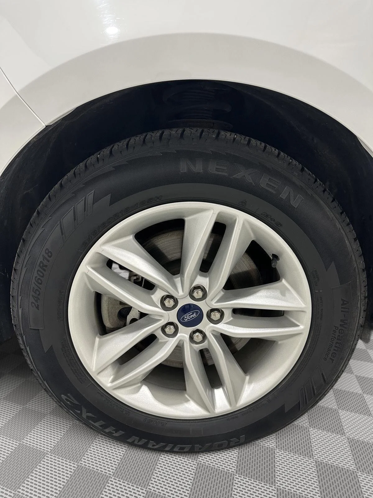 Used 2016 Oxford White Ford SEL image 32