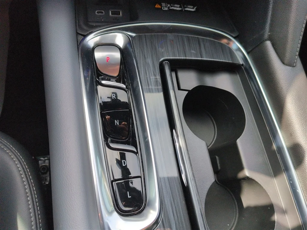 Used 2024 White Frost Tricoat Buick Essence image 16