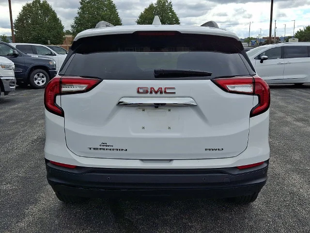 Used 2024 White GMC SLE image 5