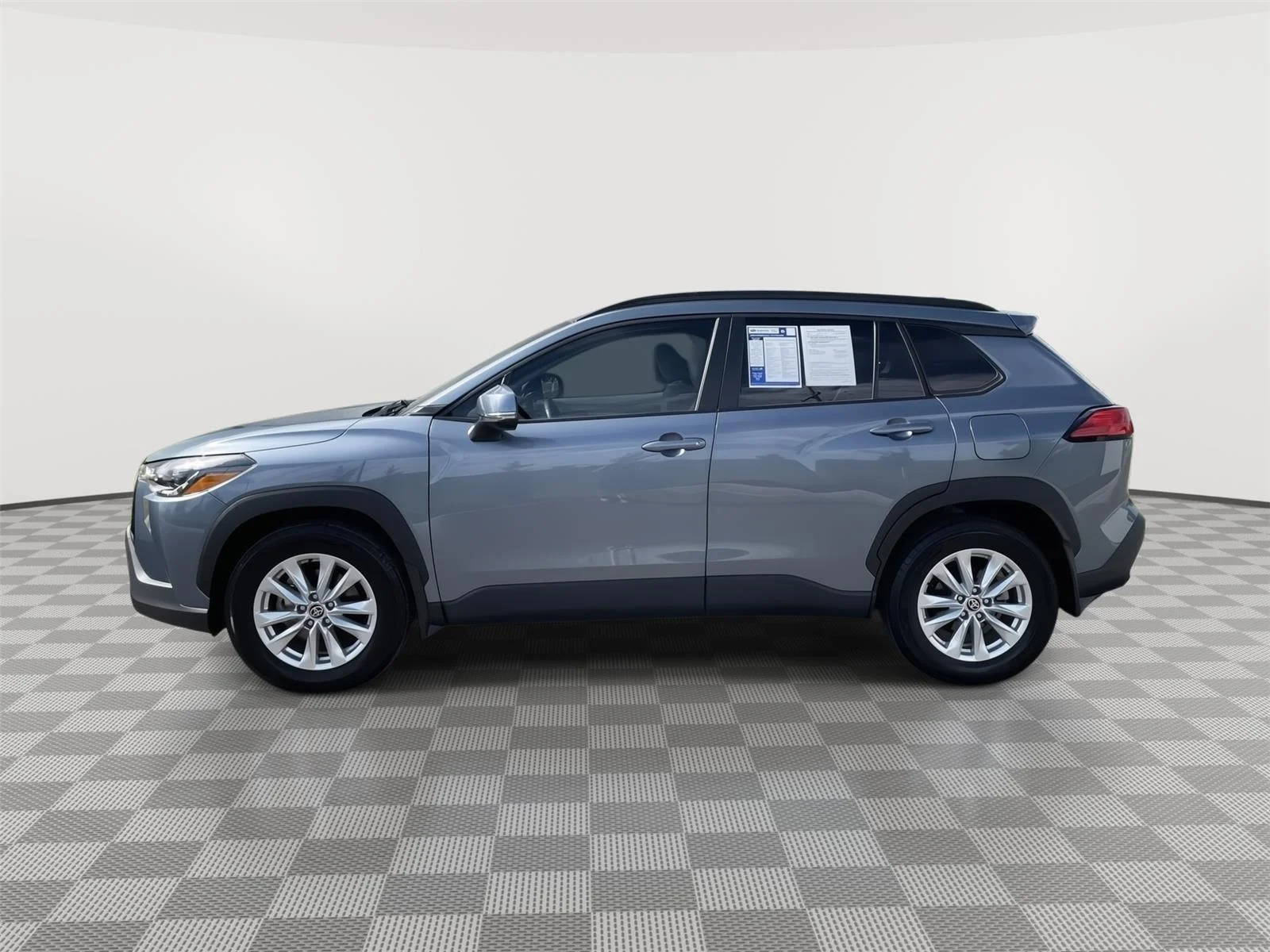 Used 2022 Celestite Toyota LE image 29