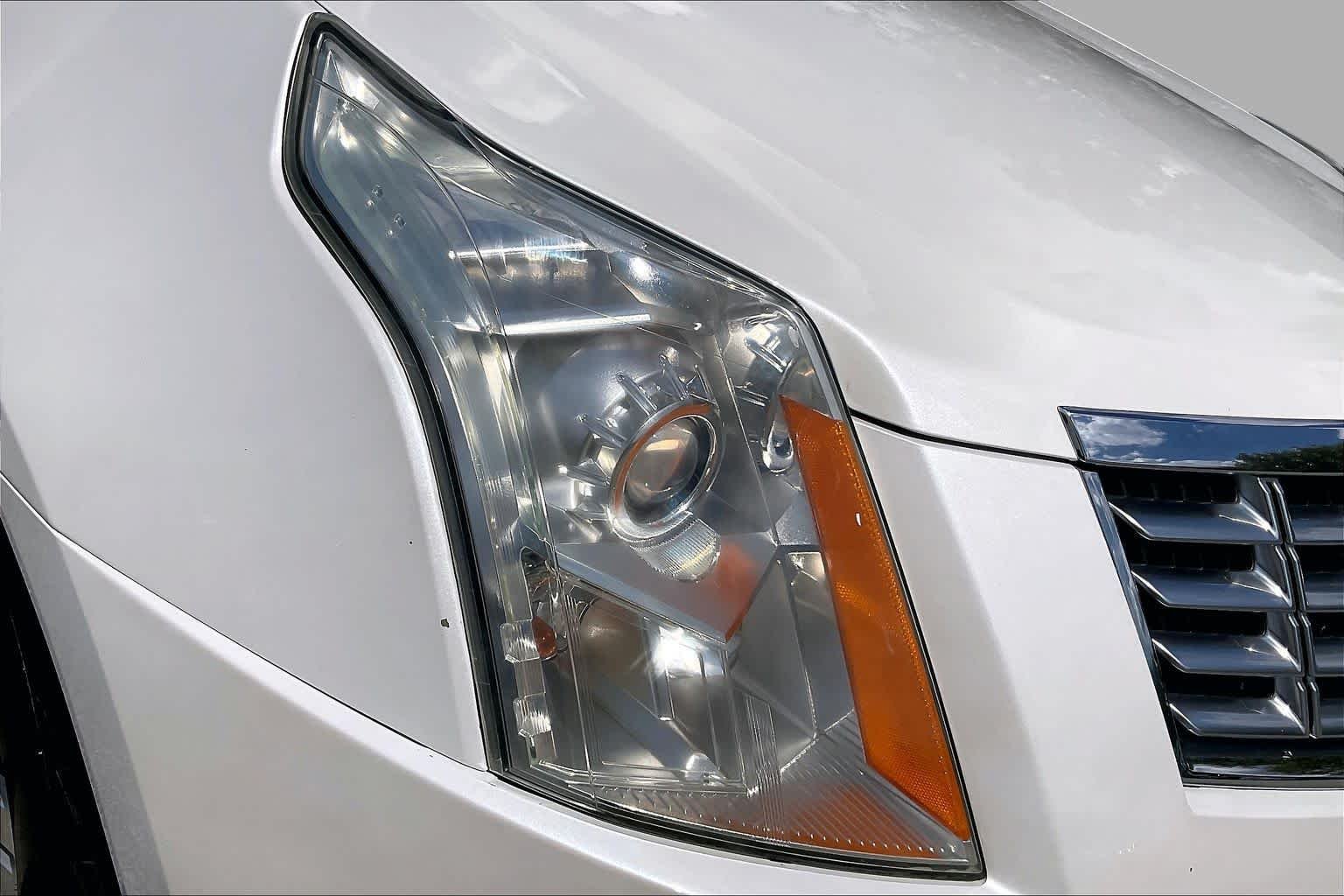 Used 2016 Platinum Ice Tricoat Cadillac Luxury Collection image 26