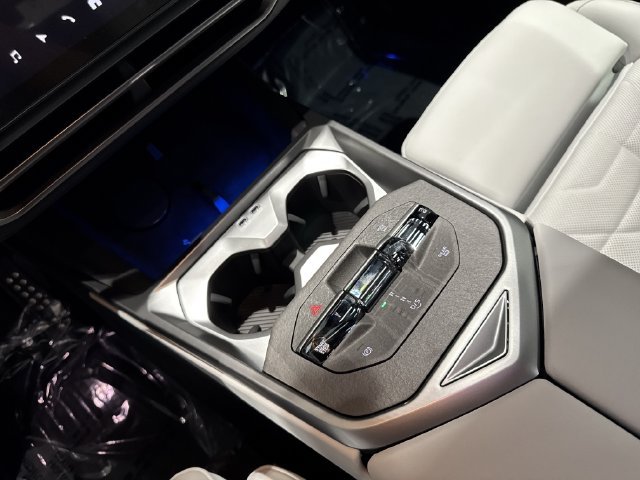 New 2027 Black Sapphire Metallic BMW  image 20