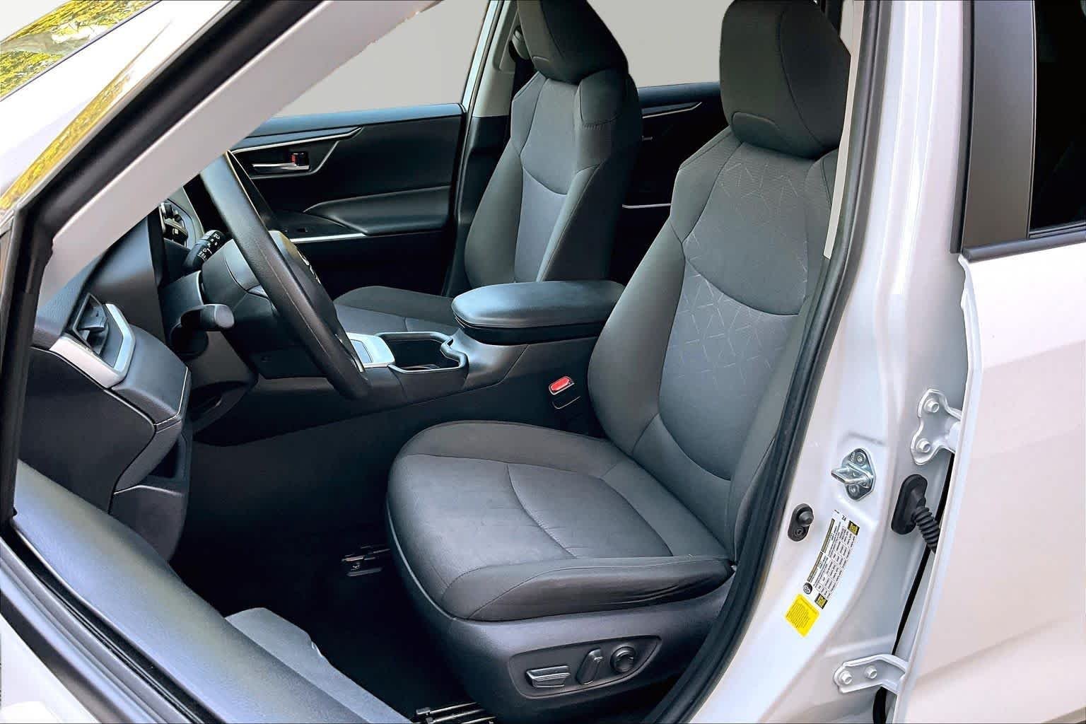 Used 2025 Ice Cap Toyota XLE image 8