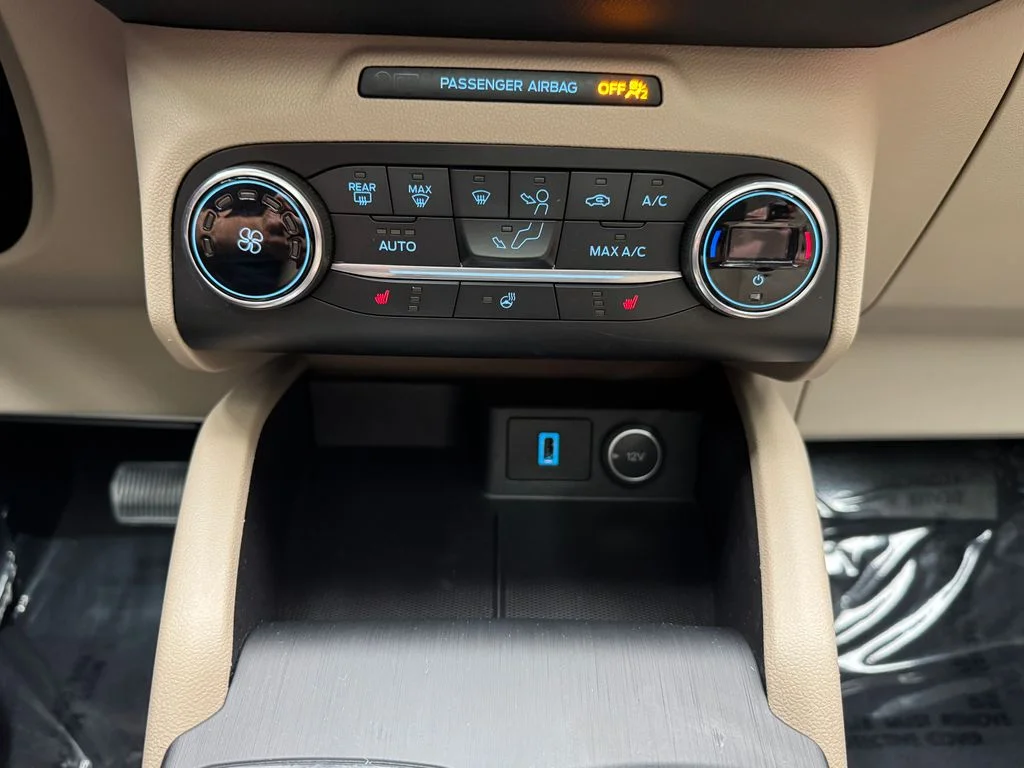 Certified Used 2020 White Metallic Ford SEL image 20