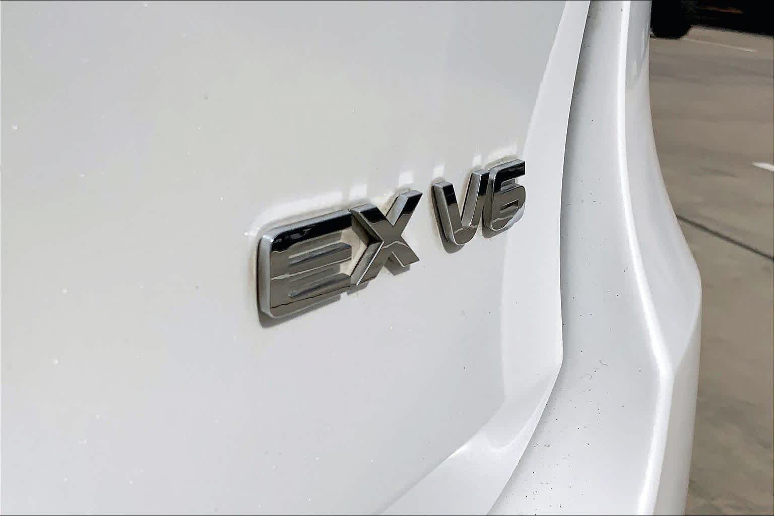 Used 2020 Snow White Pearl Kia EX V6 image 9