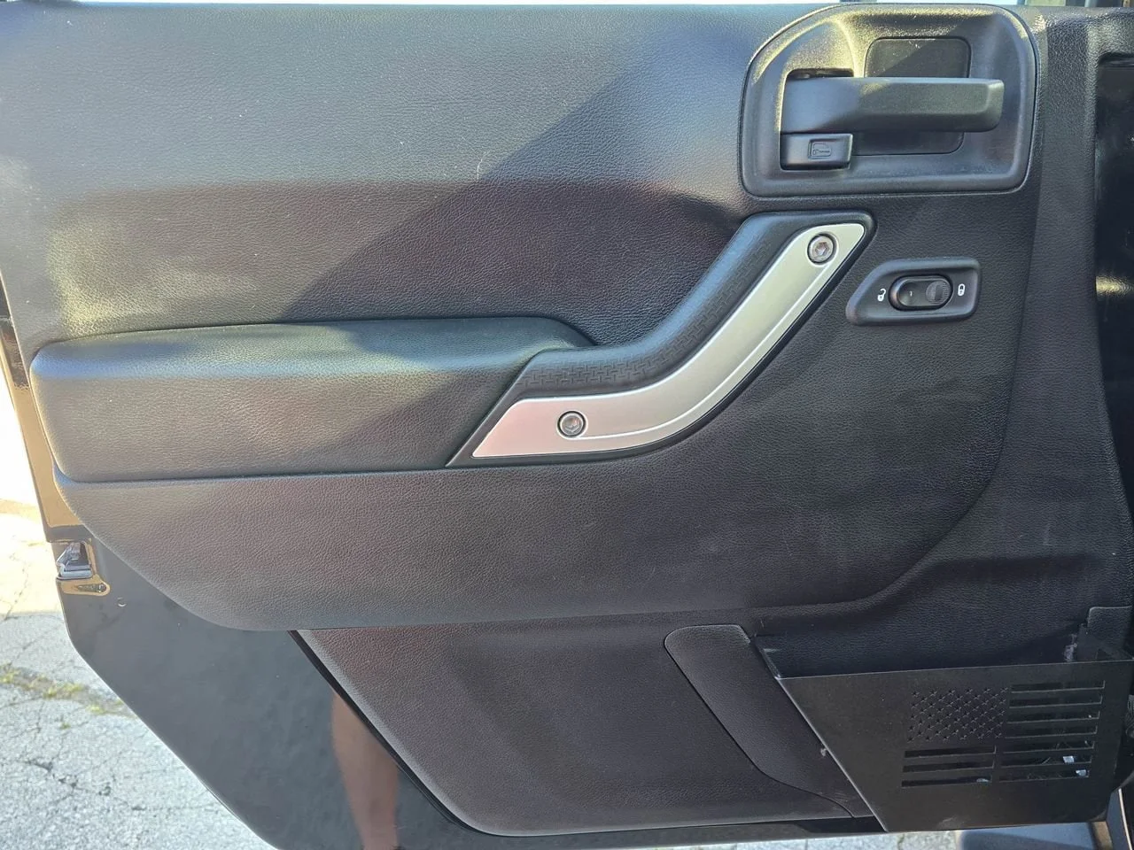Used 2016 Black Jeep Sahara image 8