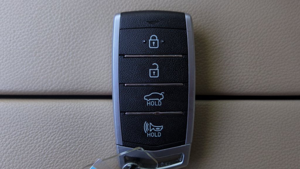 Used 2017 Black Genesis 3.8 image 2