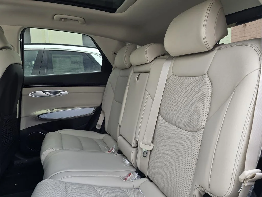 New 2027 White Genesis 2.5T Select image 12
