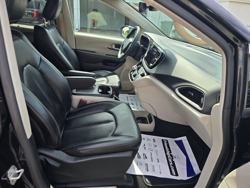 Used 2023 Black Chrysler Touring L image 15