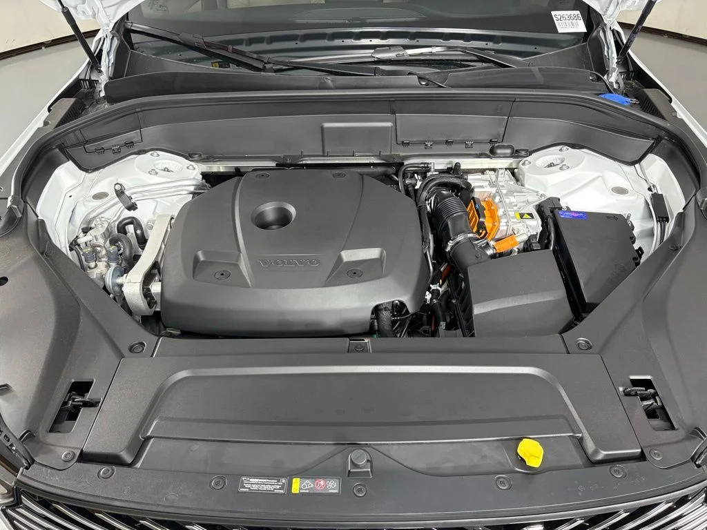 New 2026 White Volvo T8 Plus image 47