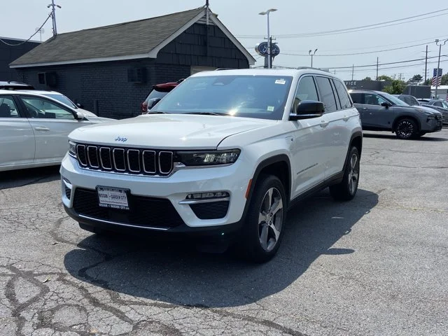 Used 2024 Bright White Clearcoat Jeep 4DR 4WD image 7