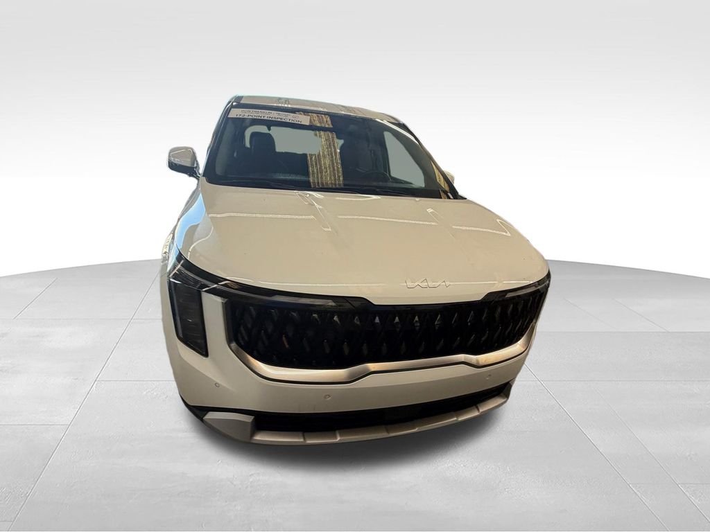 Used 2025 White Kia LXS image 10