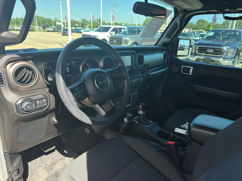 Used 2018 Sting-Gray Clearcoat Jeep Sport image 11
