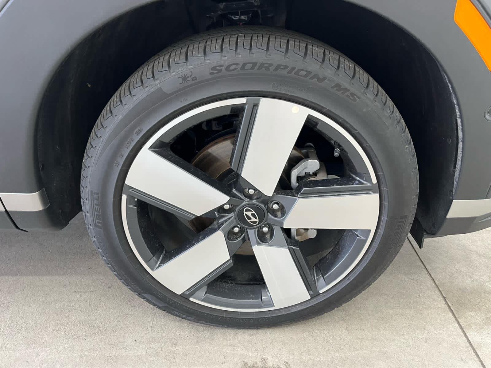 2025 Hyundai Santa Fe Limited - Photo 8