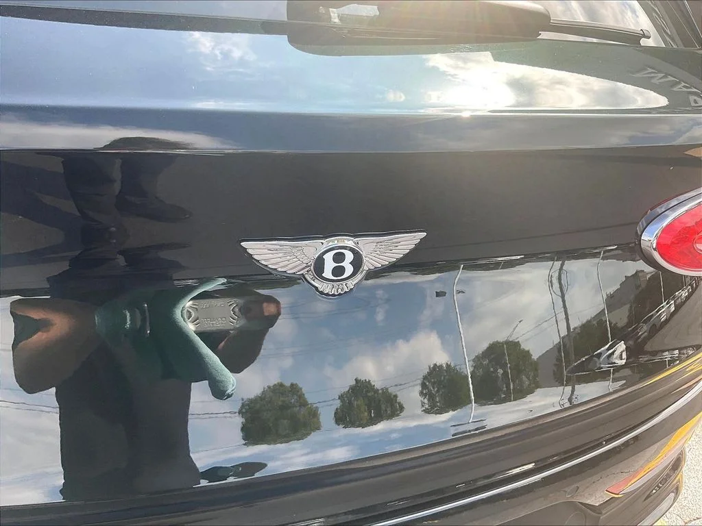 Used 2021 Midnight Emerald Bentley V8 image 24