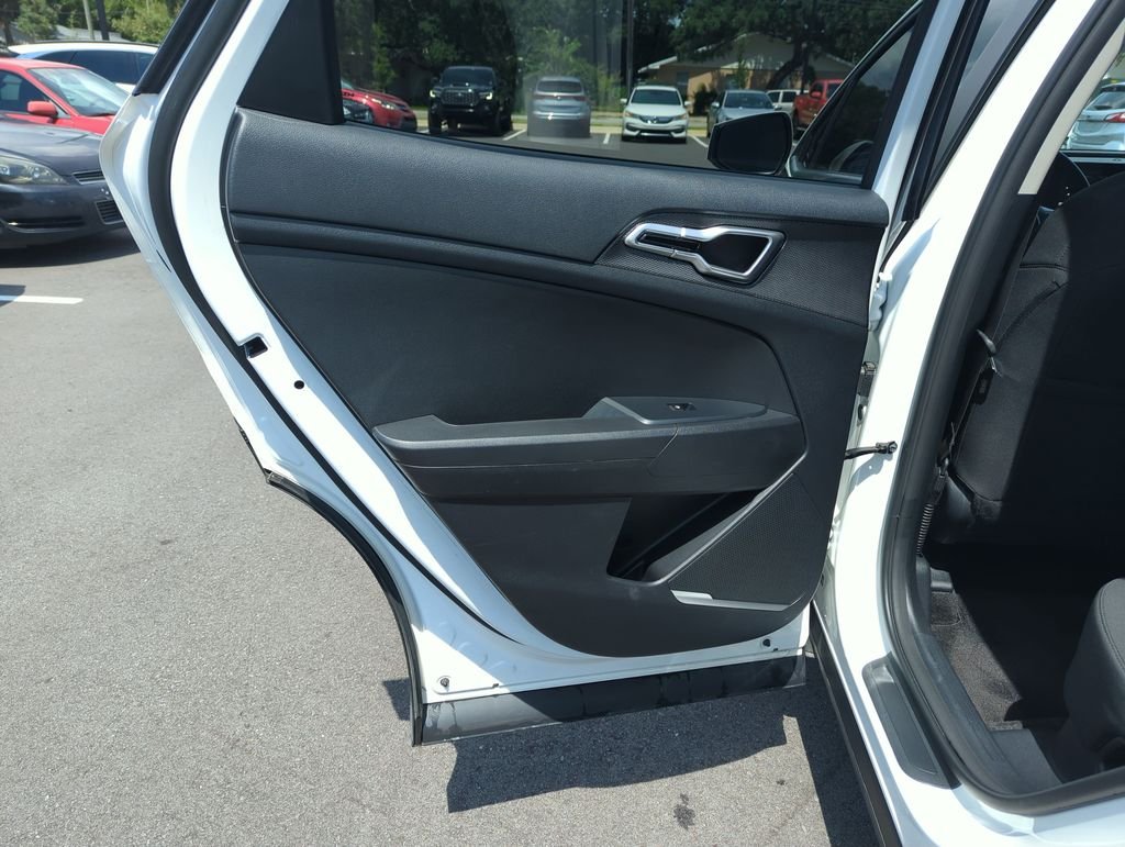 Used 2025 White Kia LX image 27