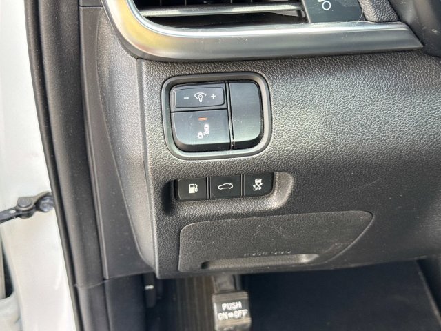 Used 2018 White Kia EX image 30