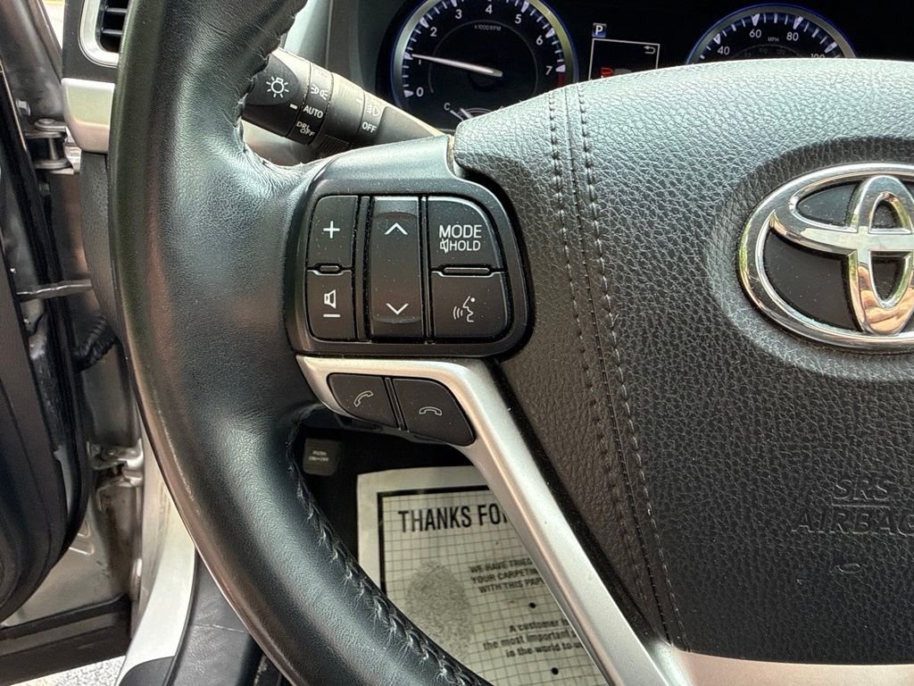 Used 2019 Silver Toyota XLE image 28