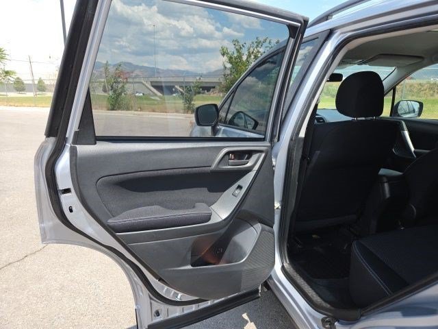 Used 2015 Ice Silver Metallic Subaru 2.5i image 13