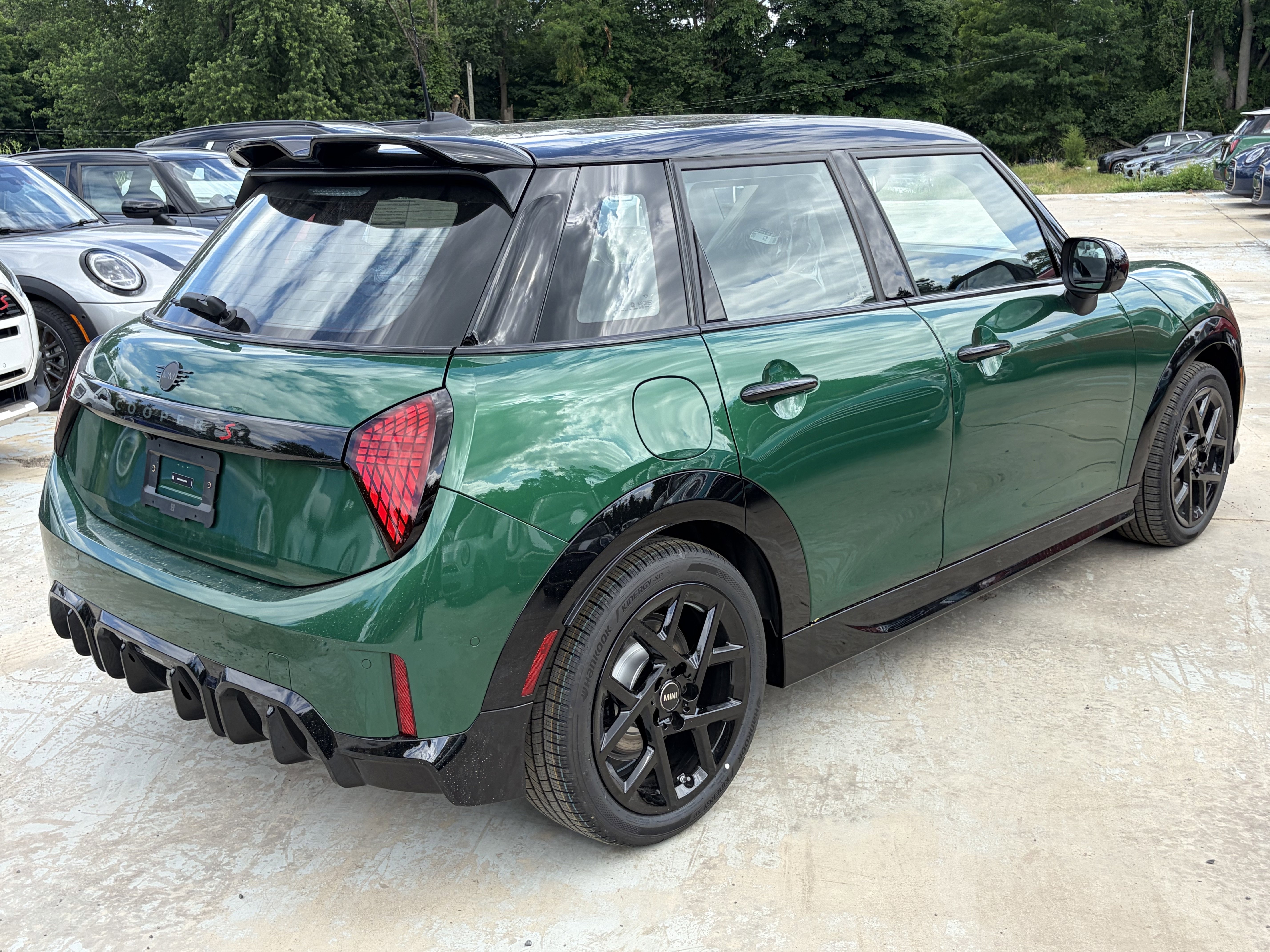 New 2026 British Racing Green IV Metallic MINI Iconic image 4