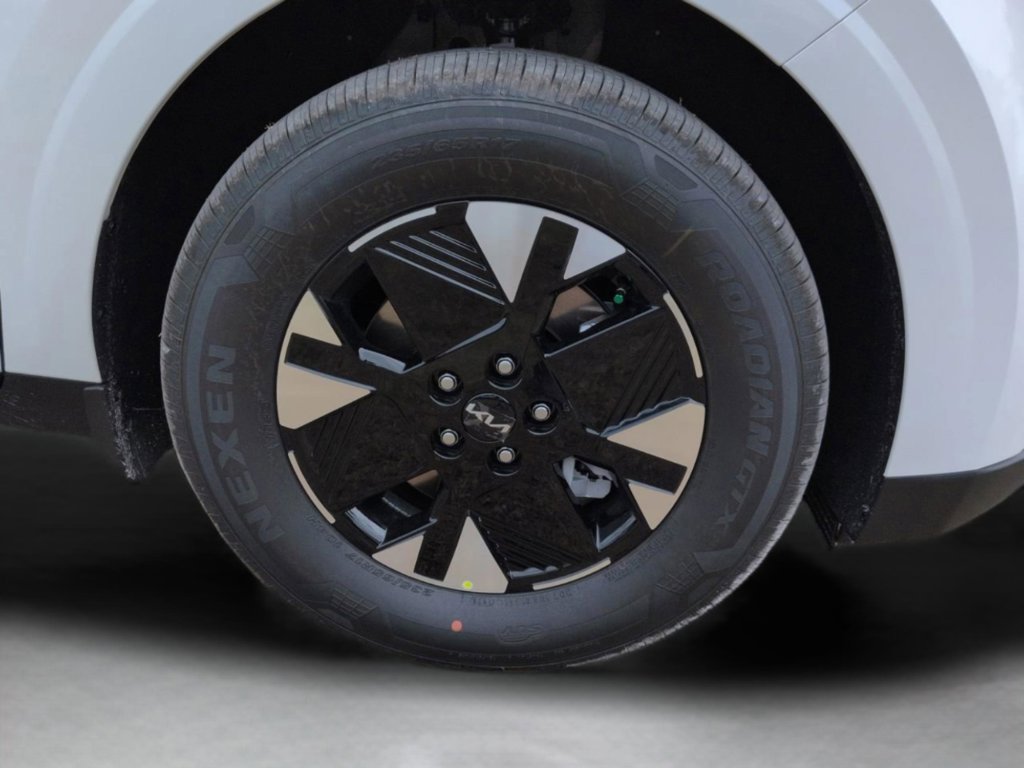 New 2026 Snow White Pearl Kia LXS image 33