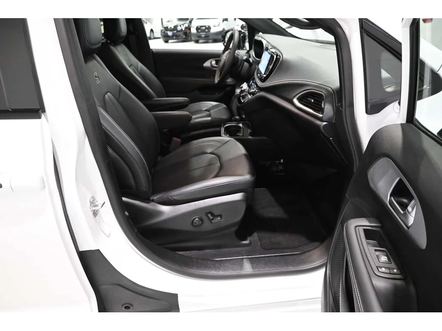 2024 Chrysler Pacifica Touring L - Photo 15