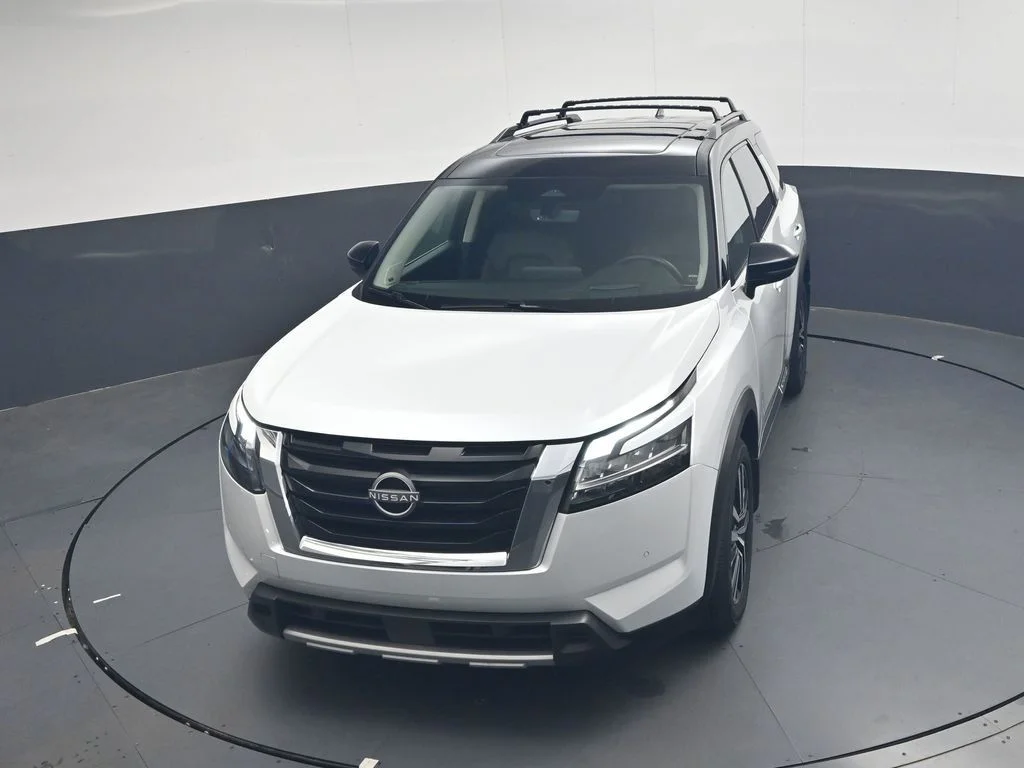 Used 2025 White Nissan Platinum image 38
