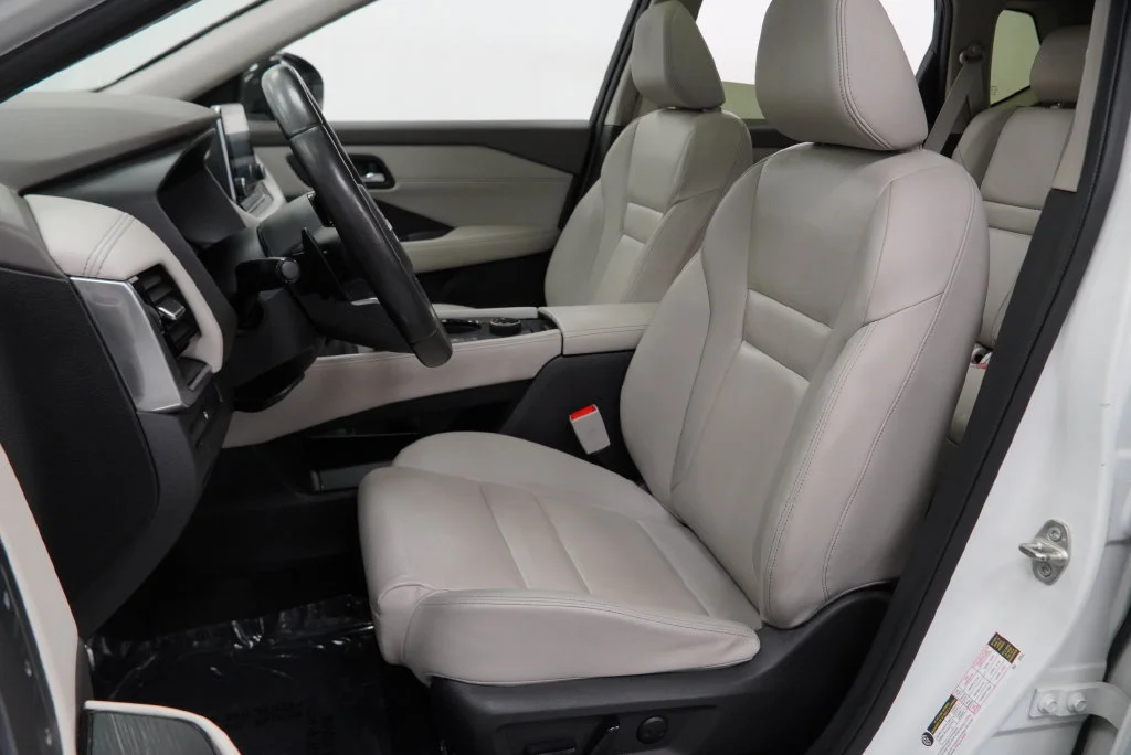 Used 2023 Pearl White Trico Nissan SL image 3