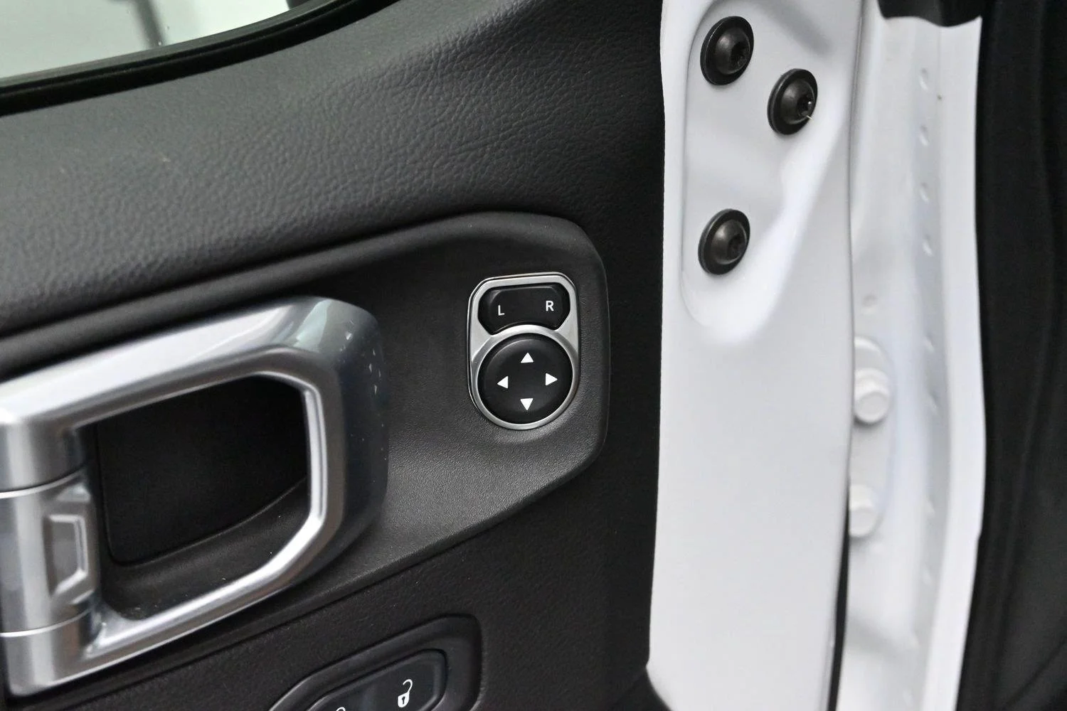 Used 2020 Bright White Clearcoat Jeep Overland image 10