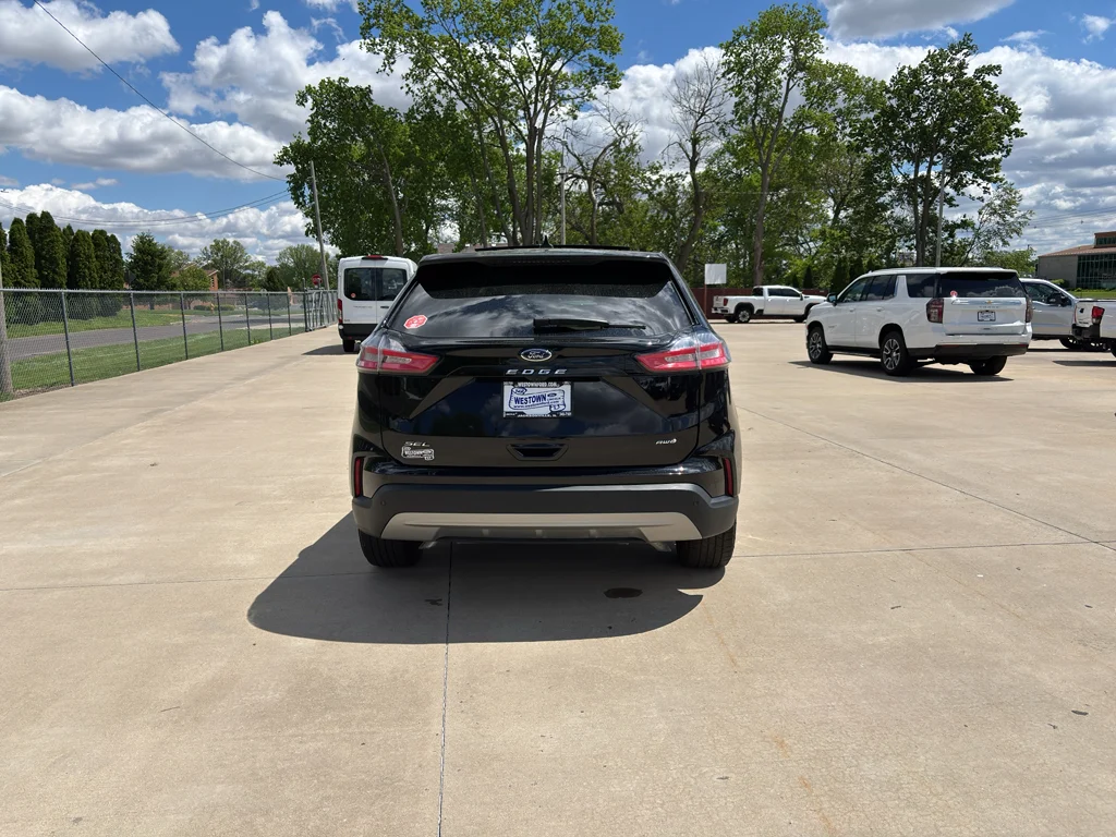 Used 2024 Agate Black Metallic Ford SEL image 8