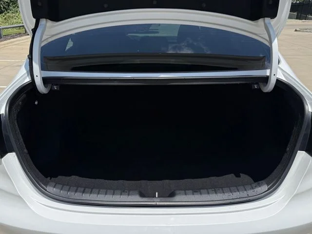 Used 2024 Snow White Pearl Kia GT image 29