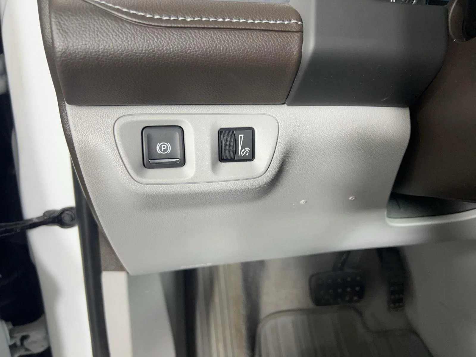 Used 2018 Summit White GMC SLT image 26