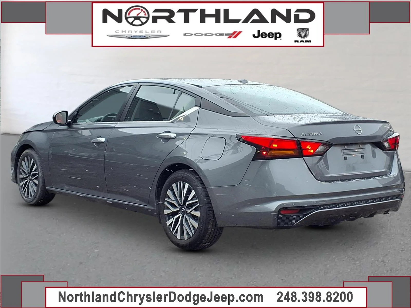 Used 2024 Nissan Altima SV with VIN 1N4BL4DV3RN321999 for sale in Oak Park, MI