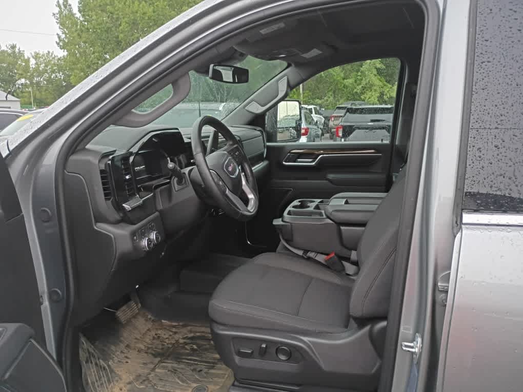 Used 2025 Sterling Metallic GMC SLE image 5