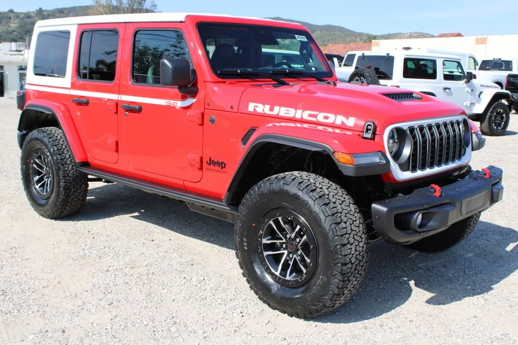 New 2026 Firecracker Red Clear-Coat Exterior Paint Jeep Rubicon image 3