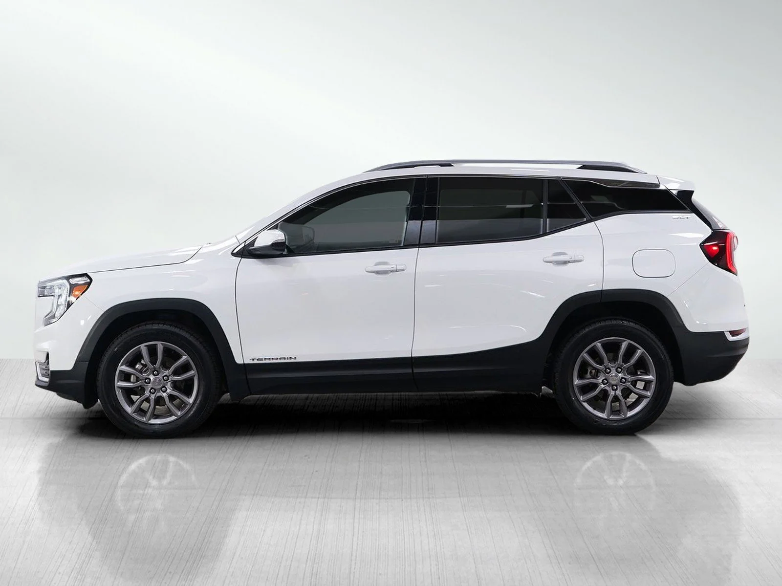 Used 2024 GMC Terrain SLT with VIN 3GKALVEGXRL311678 for sale in Roseville, Minnesota