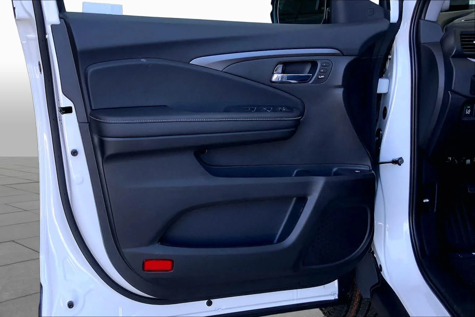 New 2026 Platinum White Pearl Honda RTL image 12